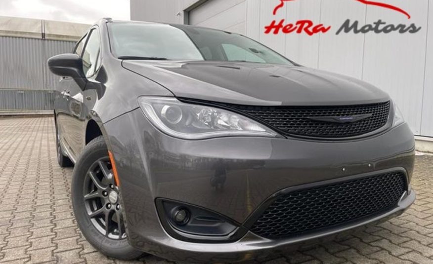 Chrysler Pacifica 3.6 LPG  kůže kamera 8místná