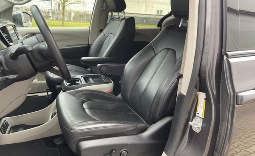Chrysler Pacifica 3.6 LPG  kůže kamera 8místná