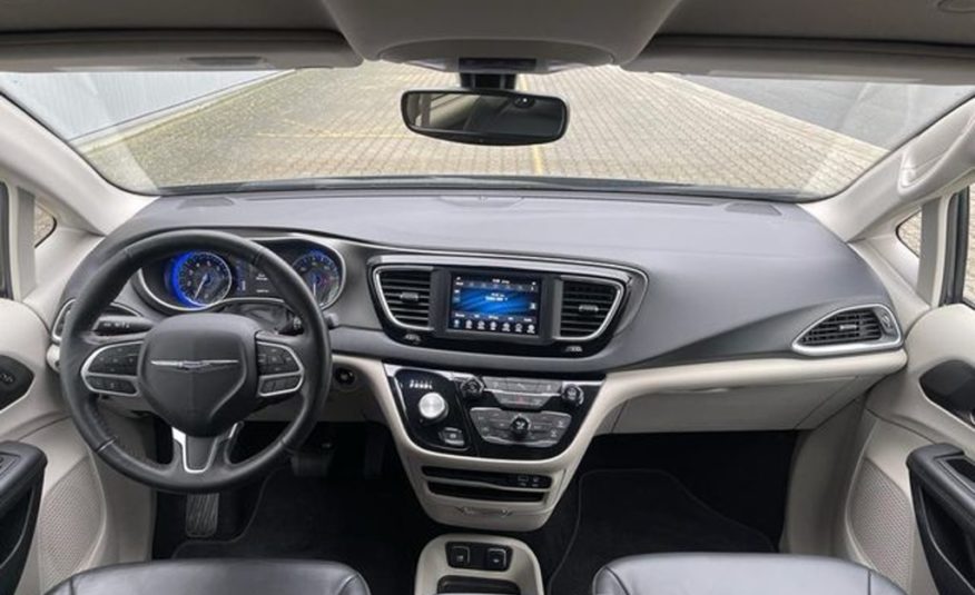 Chrysler Pacifica 3.6 LPG  kůže kamera 8místná