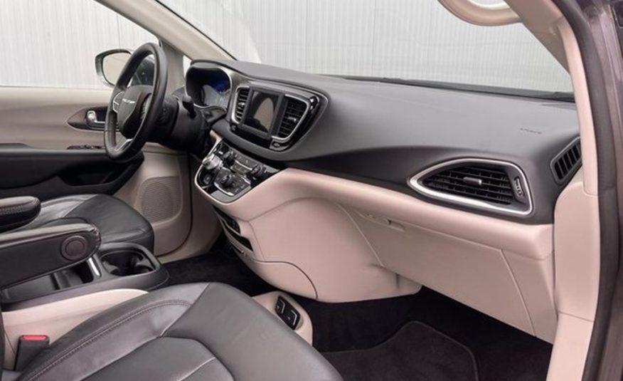 Chrysler Pacifica 3.6 LPG  kůže kamera 8místná
