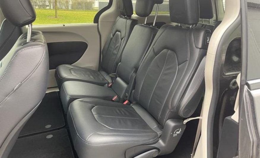 Chrysler Pacifica 3.6 LPG  kůže kamera 8místná