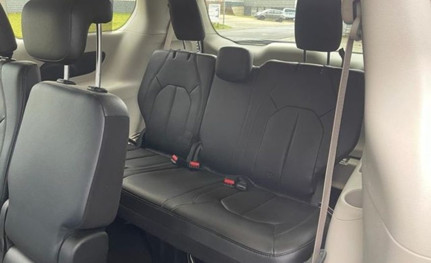 Chrysler Pacifica 3.6 LPG  kůže kamera 8místná