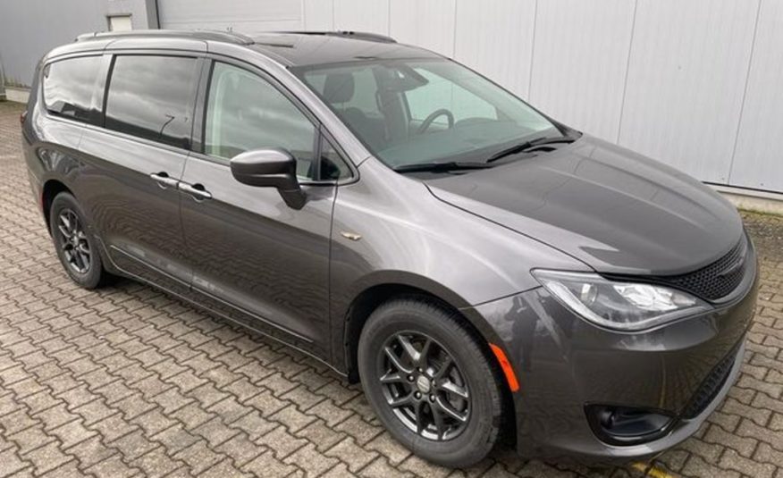 Chrysler Pacifica 3.6 LPG  kůže kamera 8místná