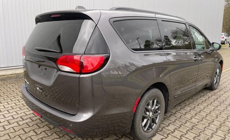 Chrysler Pacifica 3.6 LPG  kůže kamera 8místná
