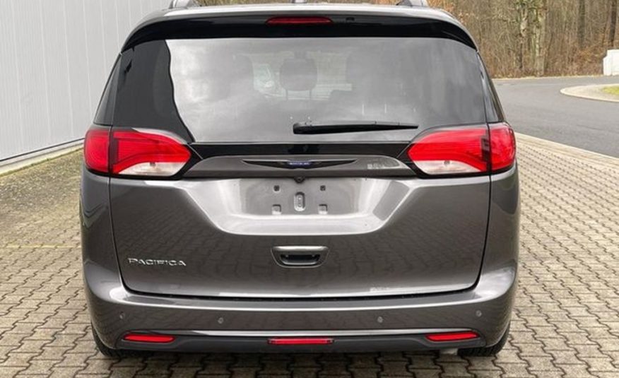 Chrysler Pacifica 3.6 LPG  kůže kamera 8místná