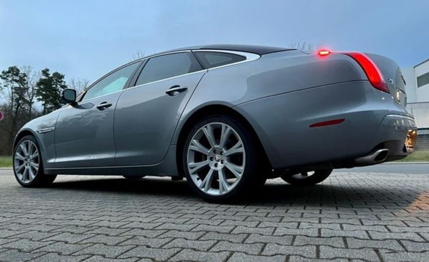 Jaguar XJ 5.0 V8 s dlouhým rozvorem