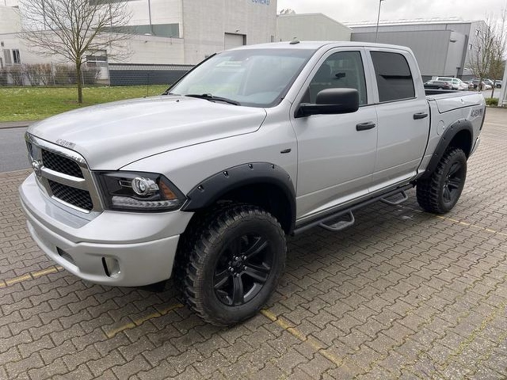 Dodge 5.7 4X4 MONSTER OFFROAD 4″ Rambox Crewcab LPG 6 místný