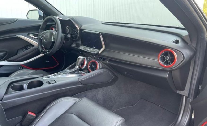 Chevrolet SS 6.2 V8 Coupe Automatic  Bose b