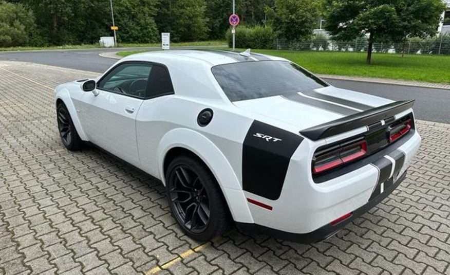 Dodge Challenger 6.4 SRT 8