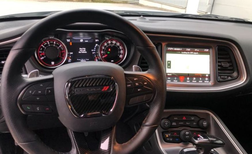 Dodge Challenger 6.4 SRT 8