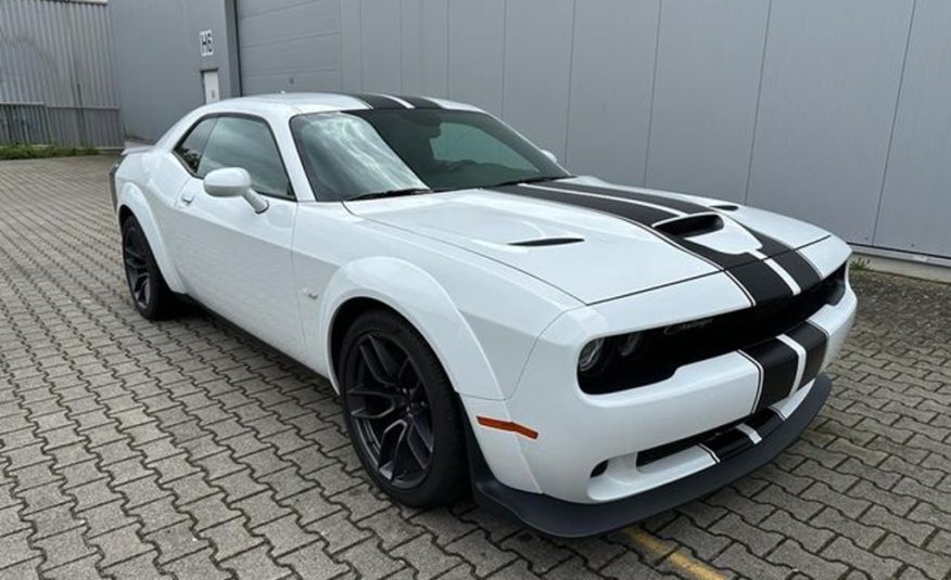 Dodge Challenger 6.4 SRT 8