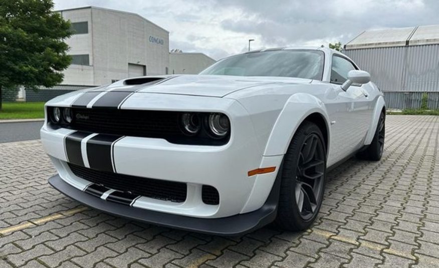 Dodge Challenger 6.4 SRT 8