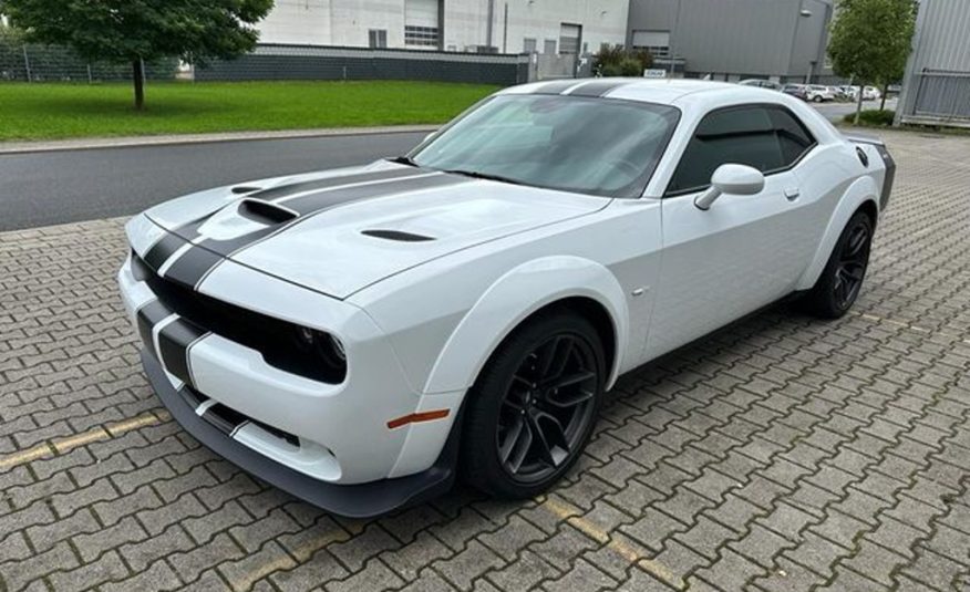 Dodge Challenger 6.4 SRT 8