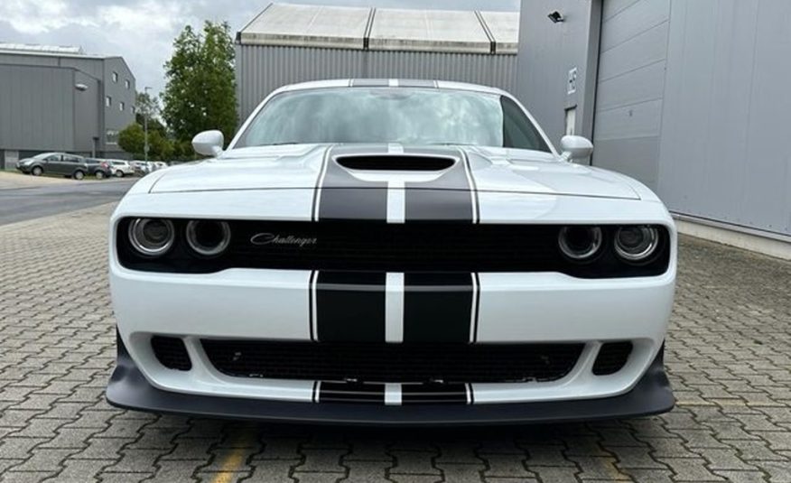 Dodge Challenger 6.4 SRT 8