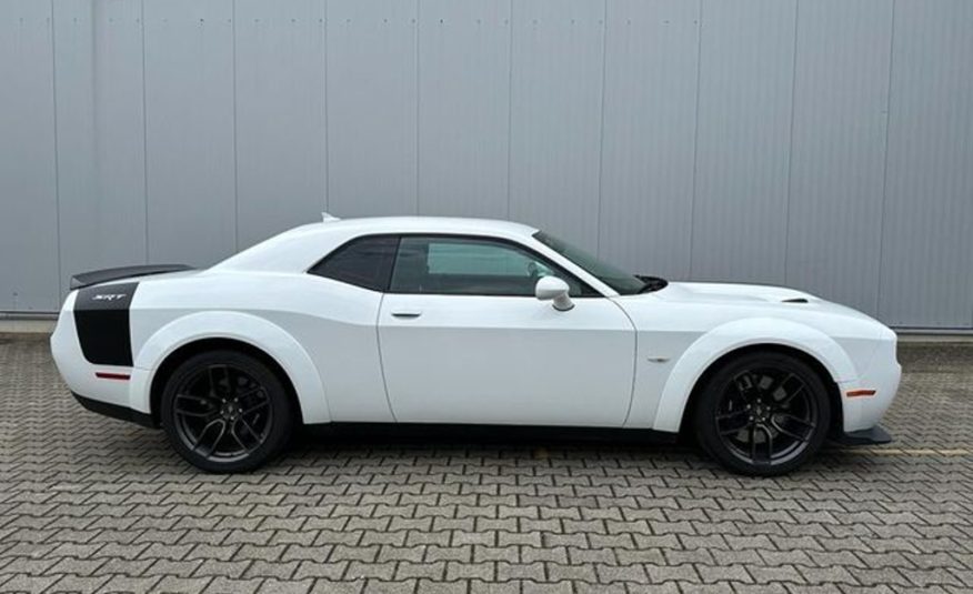 Dodge Challenger 6.4 SRT 8