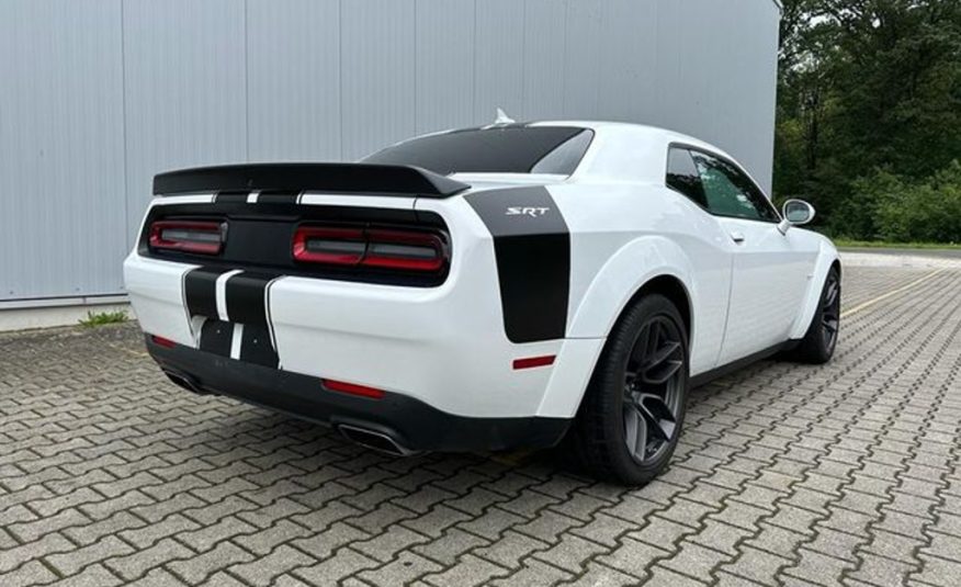 Dodge Challenger 6.4 SRT 8