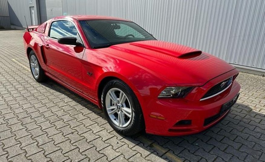 Ford Mustang 3.7 Coupe Automat Xenony kůže 1. majitel