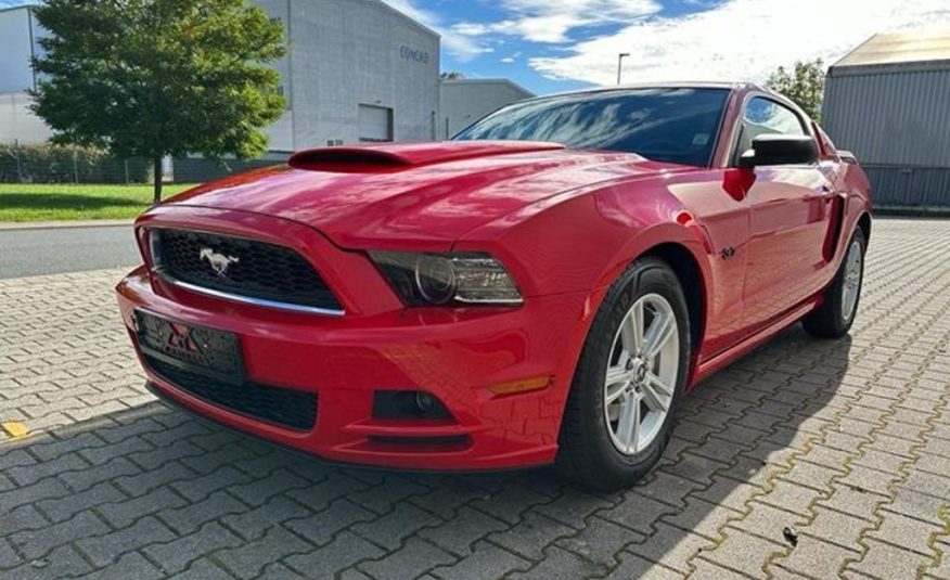 Ford Mustang 3.7 Coupe Automat Xenony kůže 1. majitel