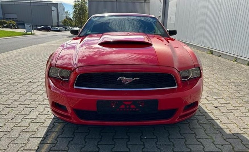 Ford Mustang 3.7 Coupe Automat Xenony kůže 1. majitel
