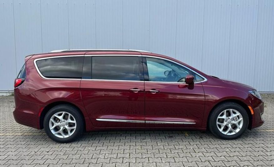 Chrysler Pacifica 3.6 LPG  kůže  7místná  DVD