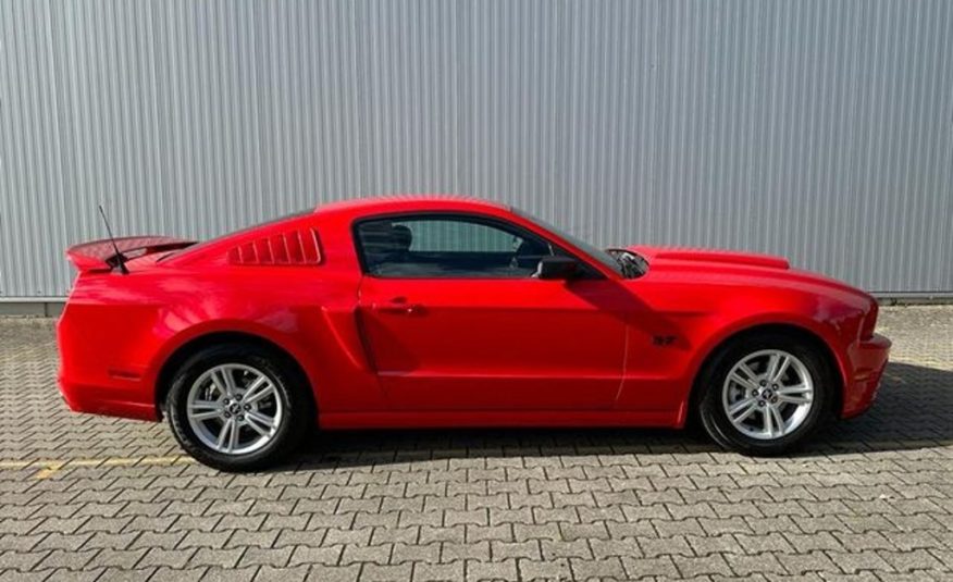 Ford Mustang 3.7 Coupe Automat Xenony kůže 1. majitel