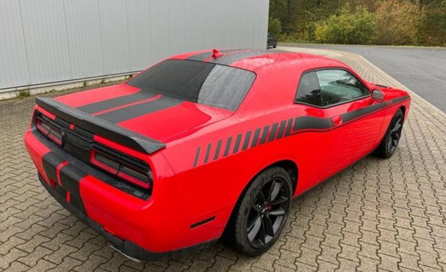 Dodge Challenger 6.4 SRT