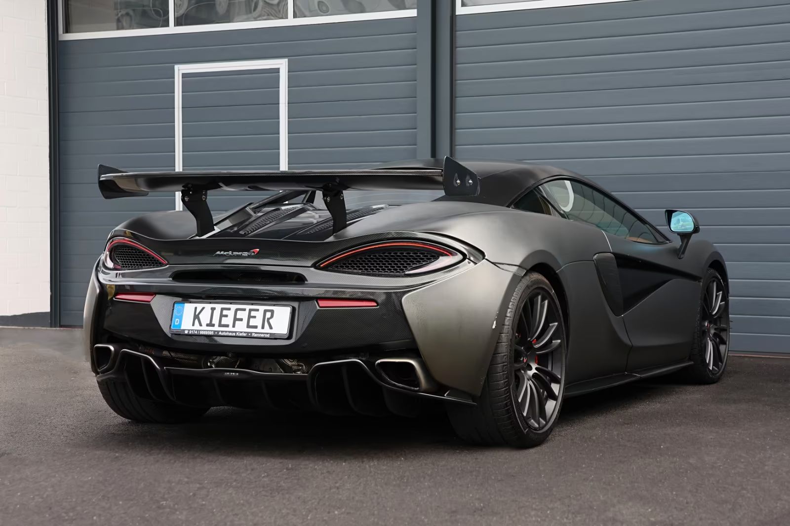 McLaren 570S 3.8 V8 kupé/karbon