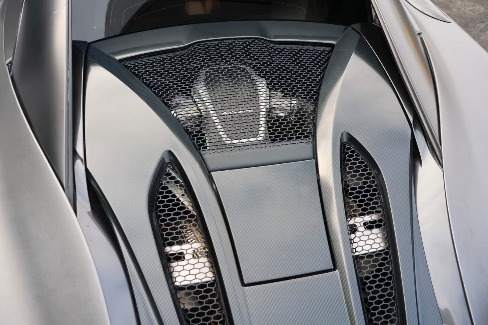 McLaren 570S 3.8 V8 kupé/karbon