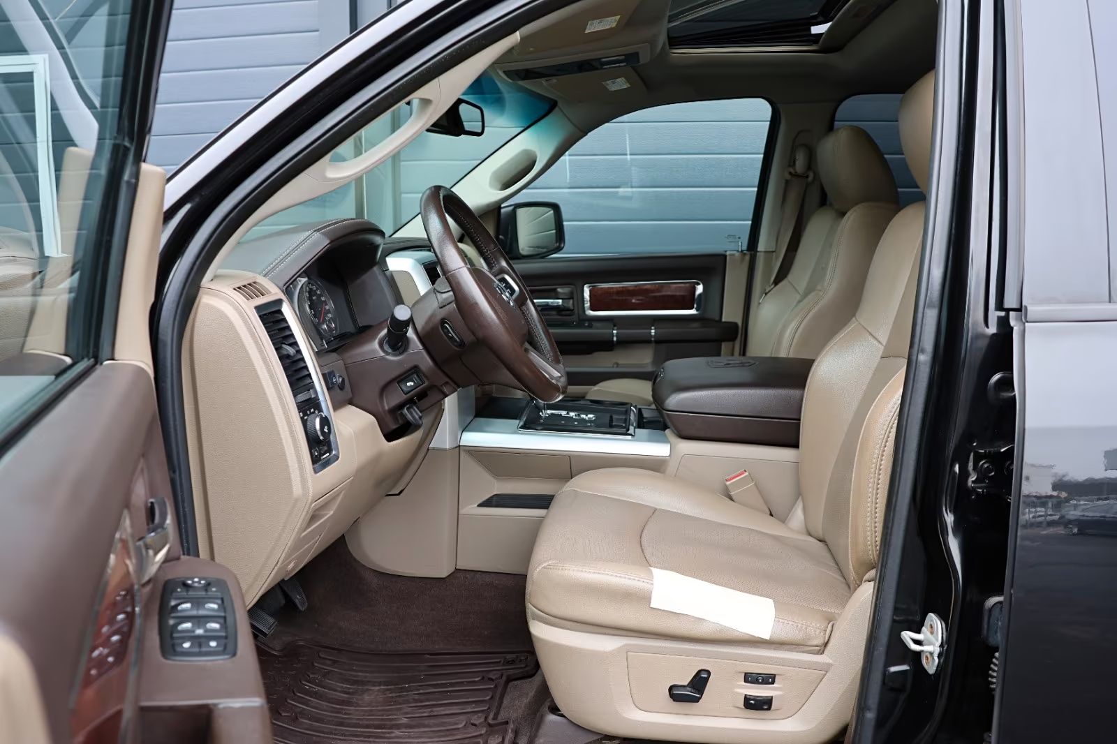 Dodge RAM 2500 5.7 LPG Laramie 4×4/ALPINE/Tažné