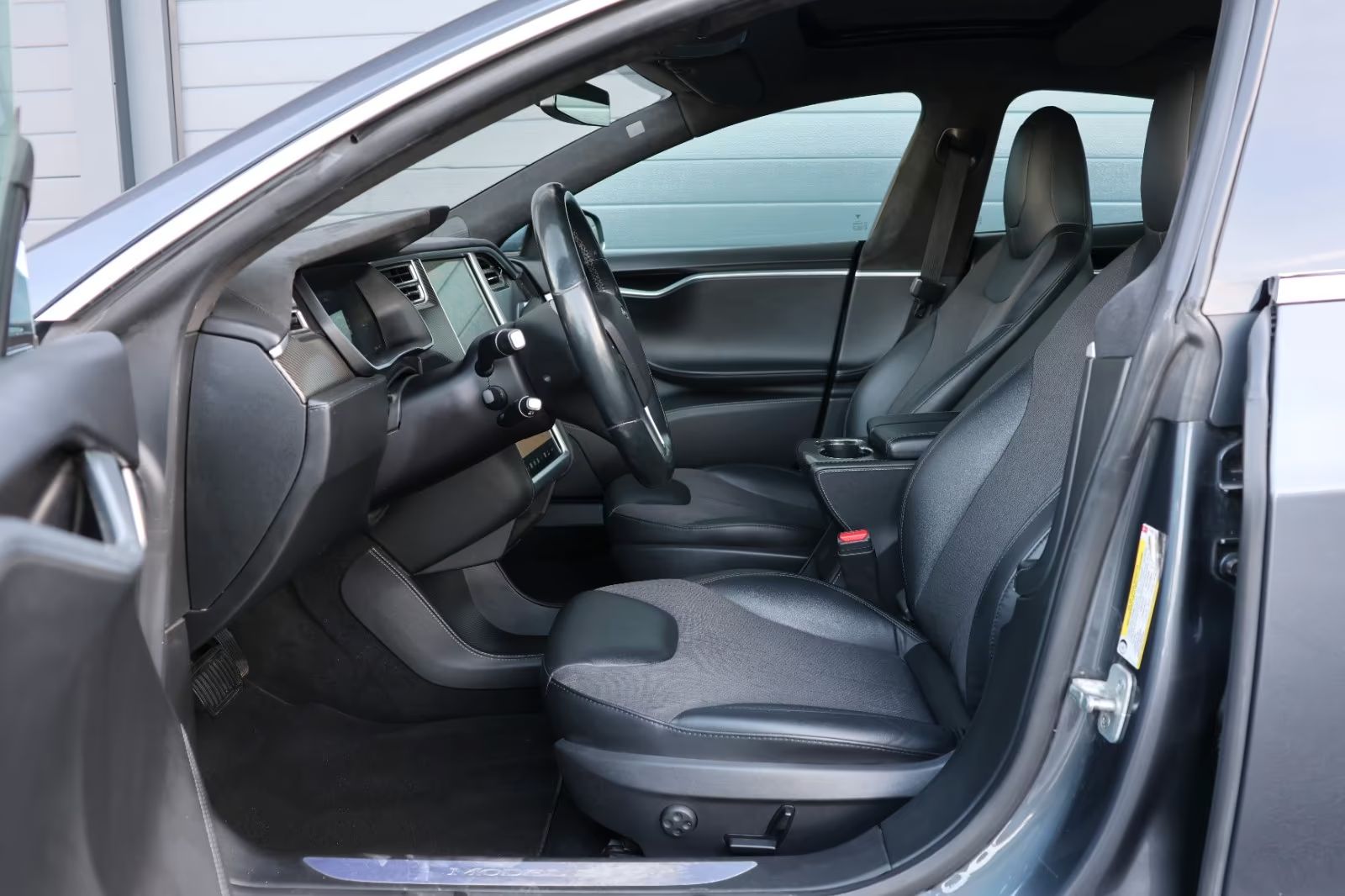 Tesla Model S 85D bez nehod