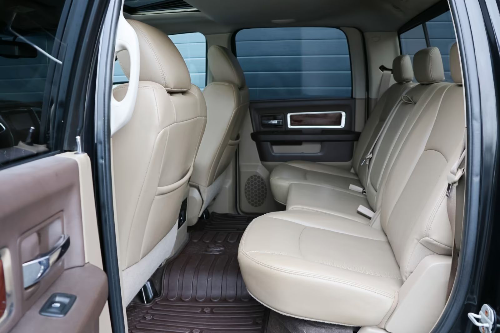 Dodge RAM 2500 5.7 LPG Laramie 4×4/ALPINE/Tažné