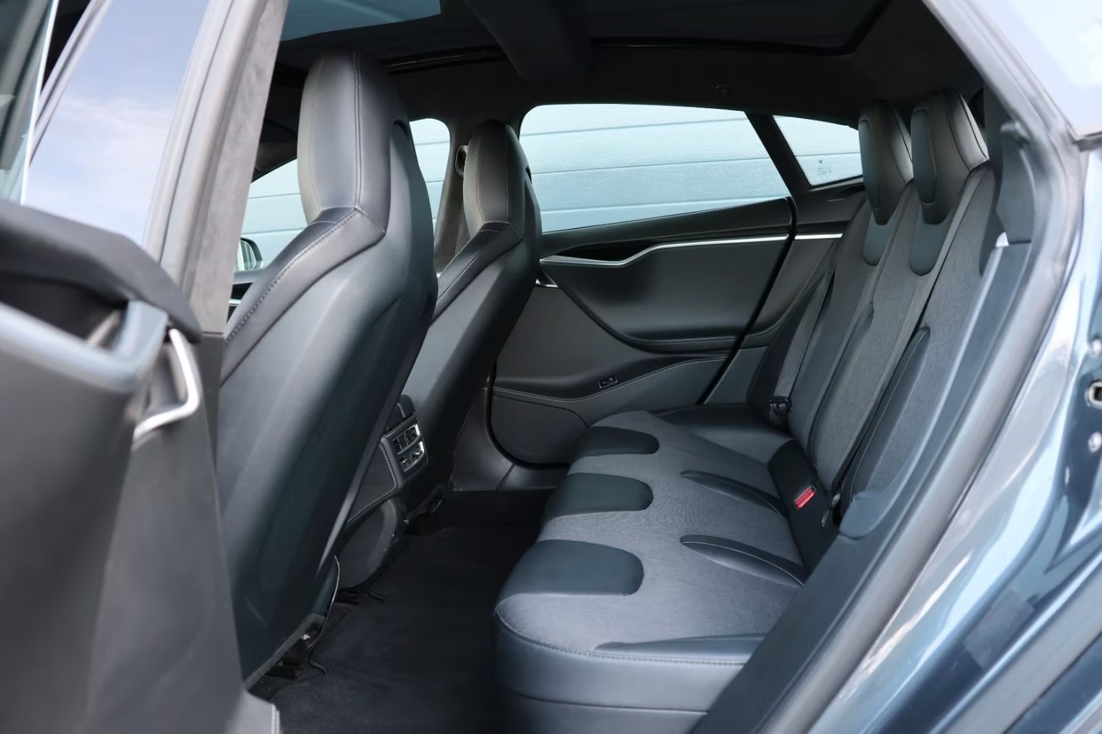 Tesla Model S 85D bez nehod