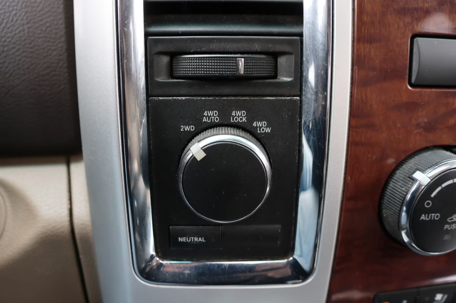 Dodge RAM 2500 5.7 LPG Laramie 4×4/ALPINE/Tažné