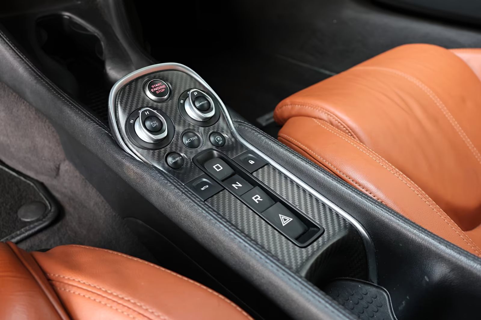 McLaren 570S 3.8 V8 kupé/karbon