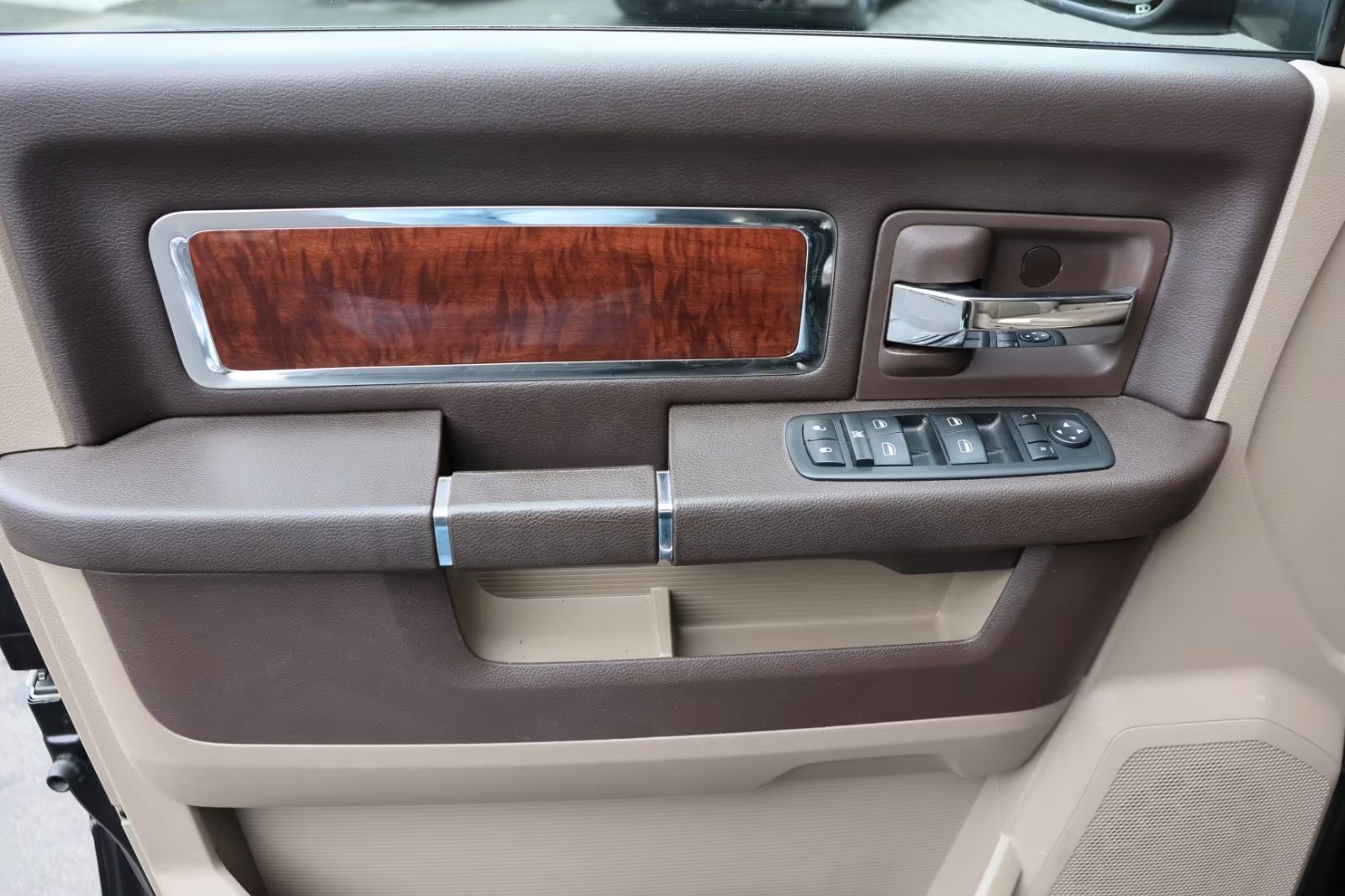 Dodge RAM 2500 5.7 LPG Laramie 4×4/ALPINE/Tažné