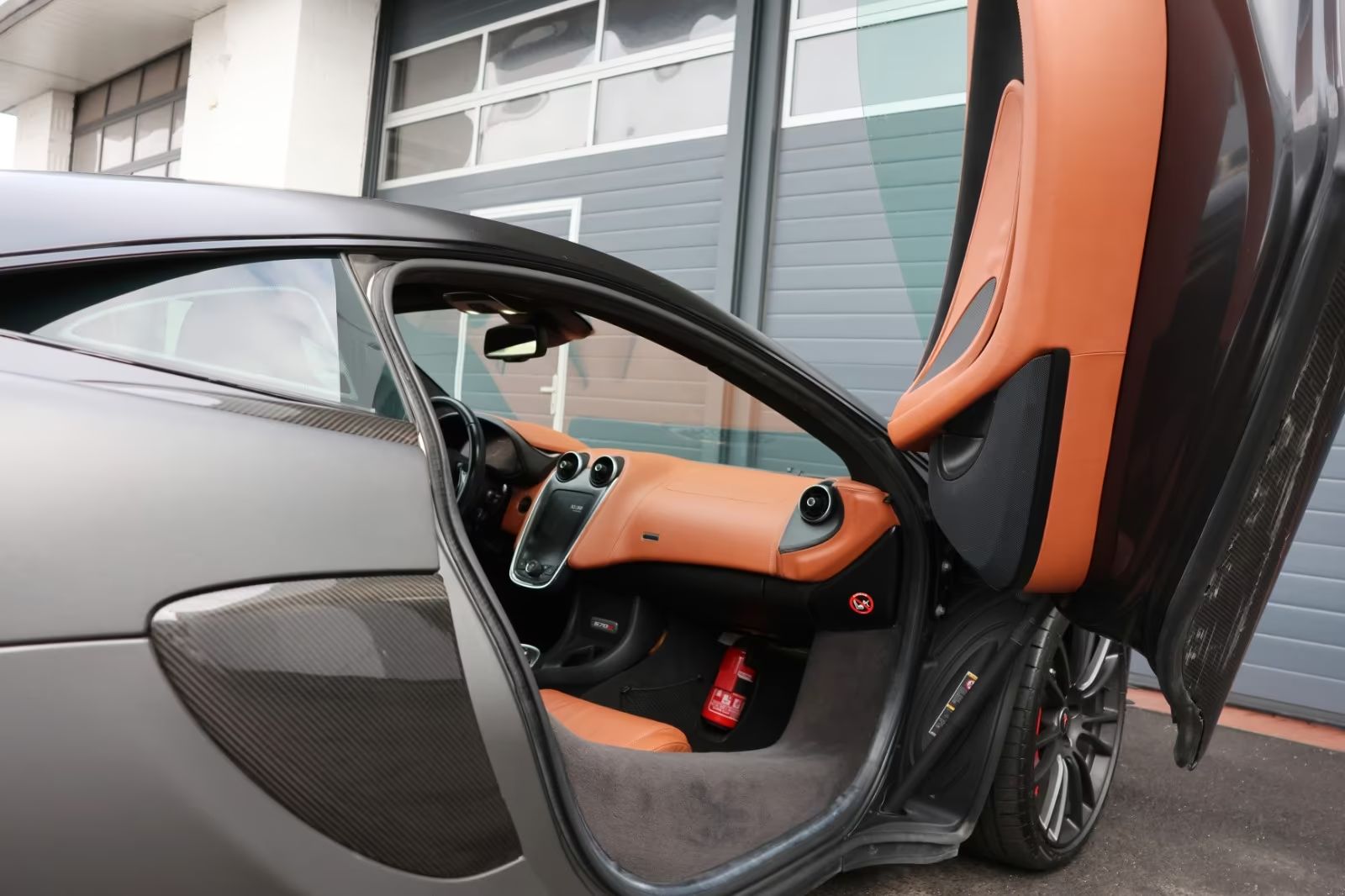 McLaren 570S 3.8 V8 kupé/karbon
