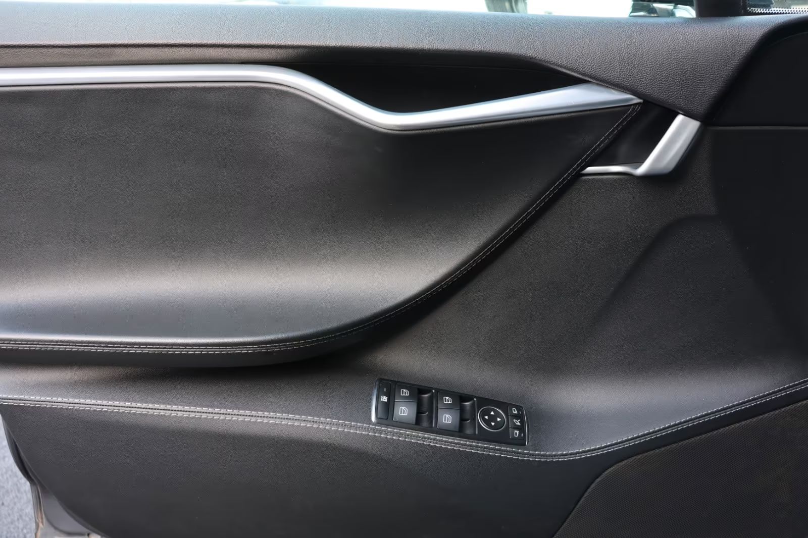 Tesla Model S 85D bez nehod