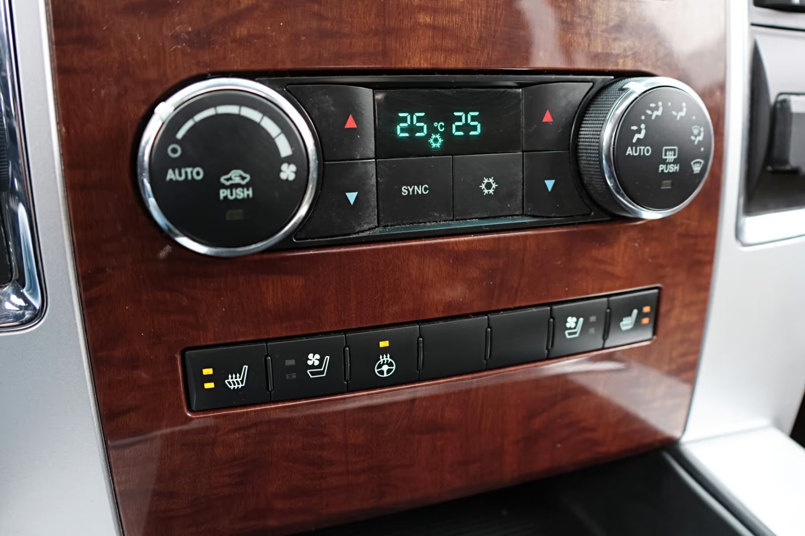 Dodge RAM 2500 5.7 LPG Laramie 4×4/ALPINE/Tažné