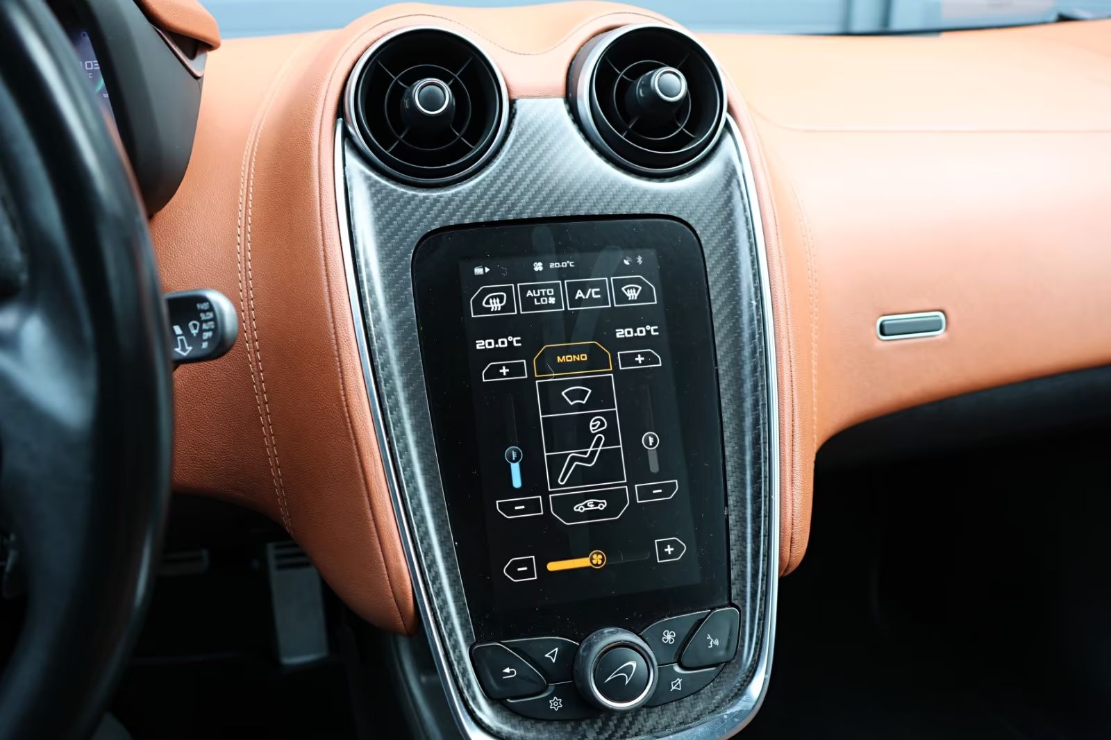 McLaren 570S 3.8 V8 kupé/karbon
