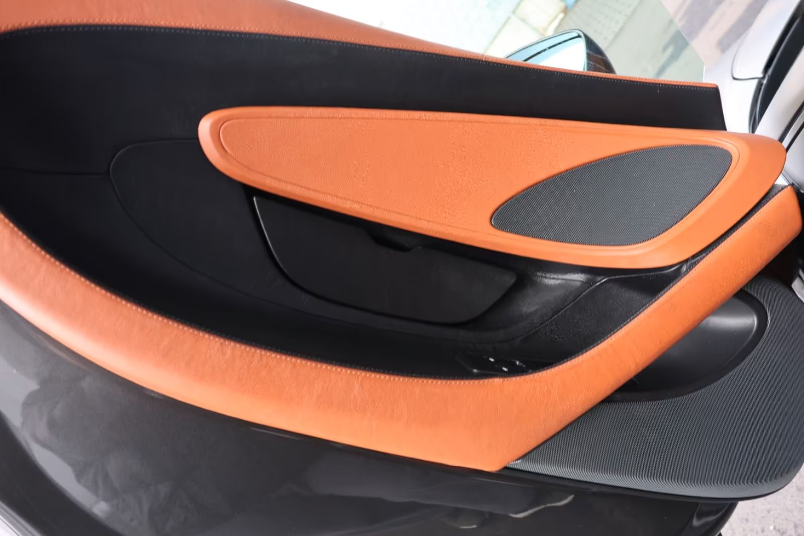 McLaren 570S 3.8 V8 kupé/karbon