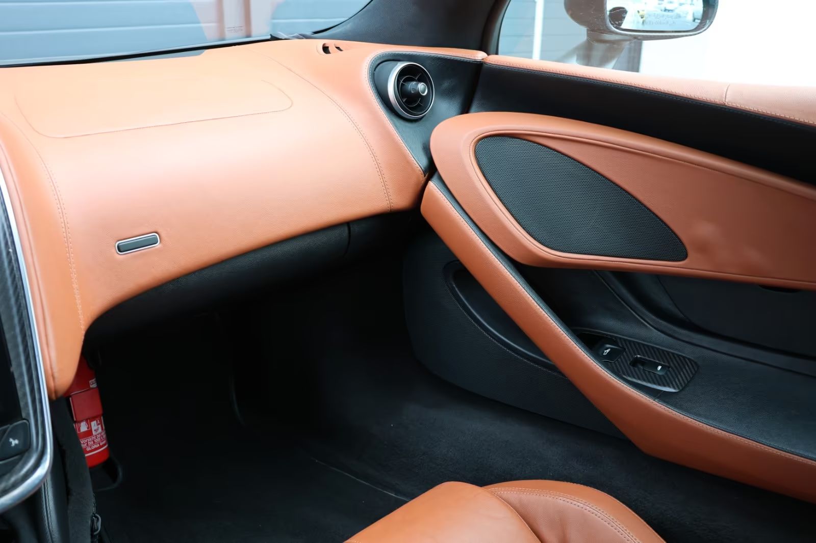 McLaren 570S 3.8 V8 kupé/karbon