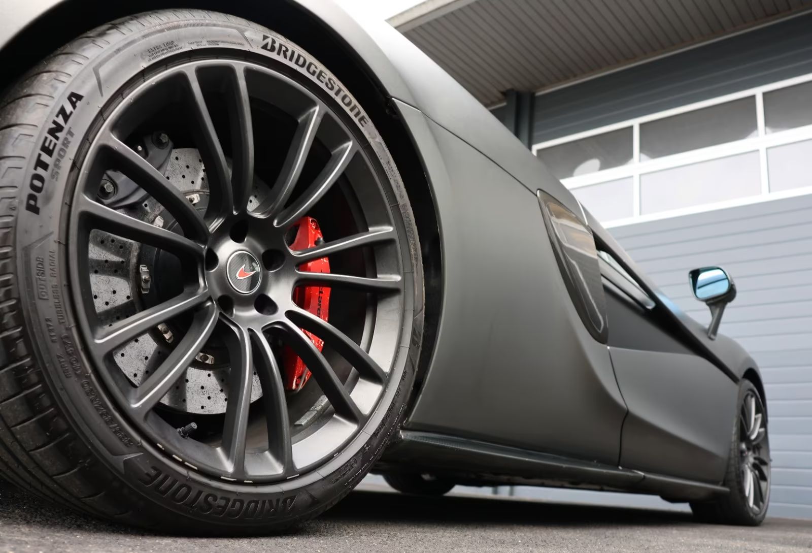 McLaren 570S 3.8 V8 kupé/karbon