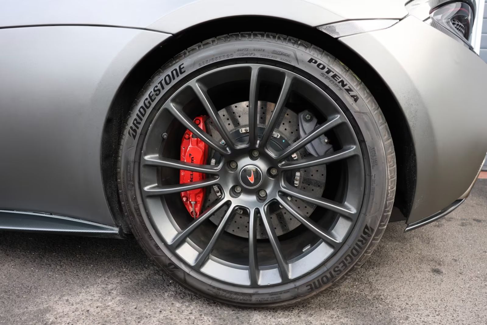 McLaren 570S 3.8 V8 kupé/karbon