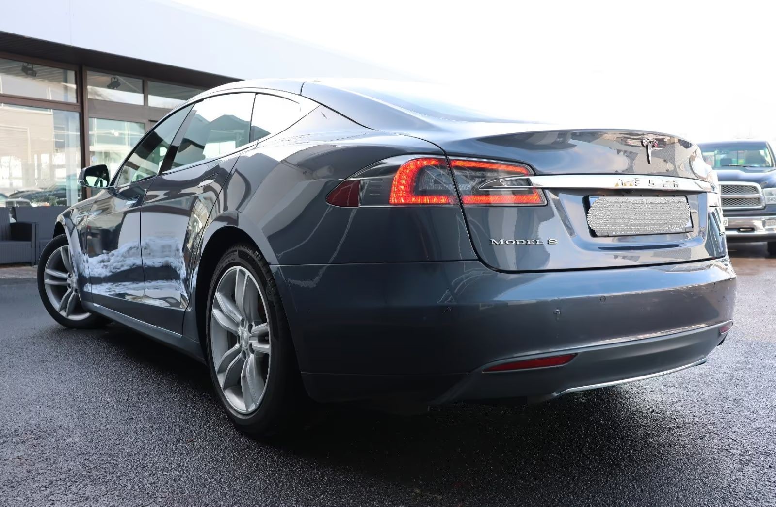 Tesla Model S 85D bez nehod