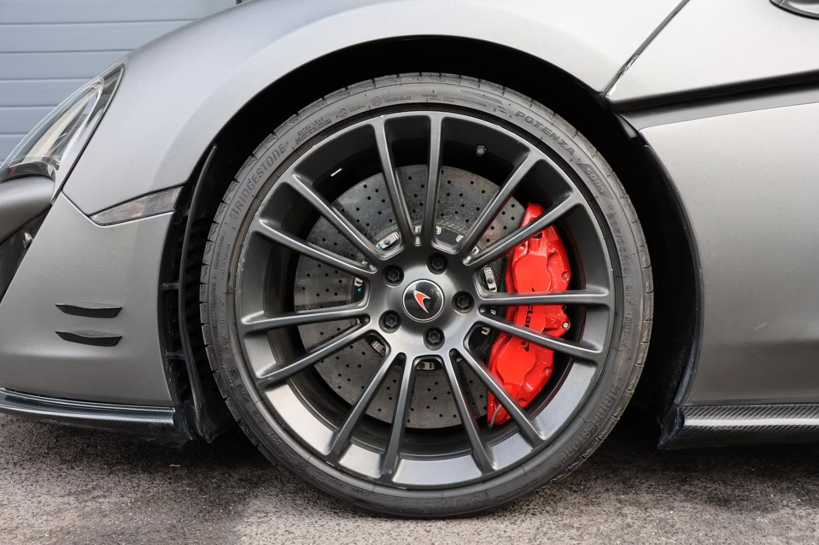 McLaren 570S 3.8 V8 kupé/karbon