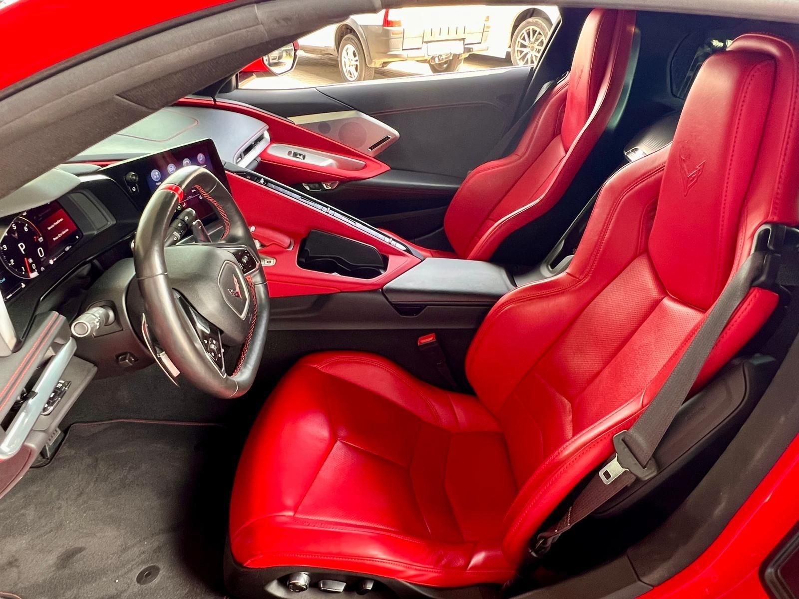 Corvette C8 Stingray 2LT Targa Racing Sedačky