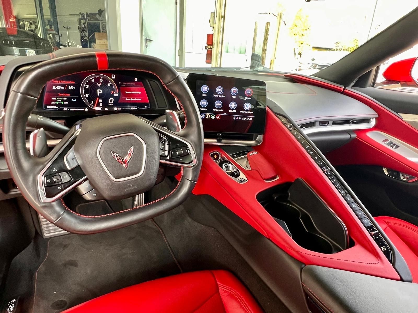 Corvette C8 Stingray 2LT Targa Racing Sedačky