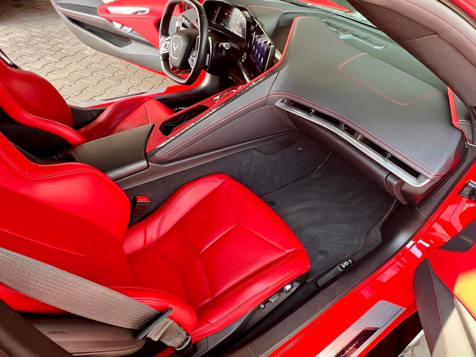 Corvette C8 Stingray 2LT Targa Racing Sedačky