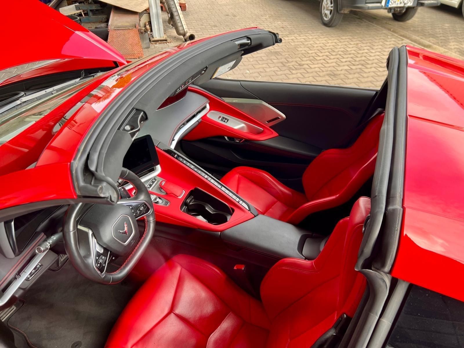 Corvette C8 Stingray 2LT Targa Racing Sedačky