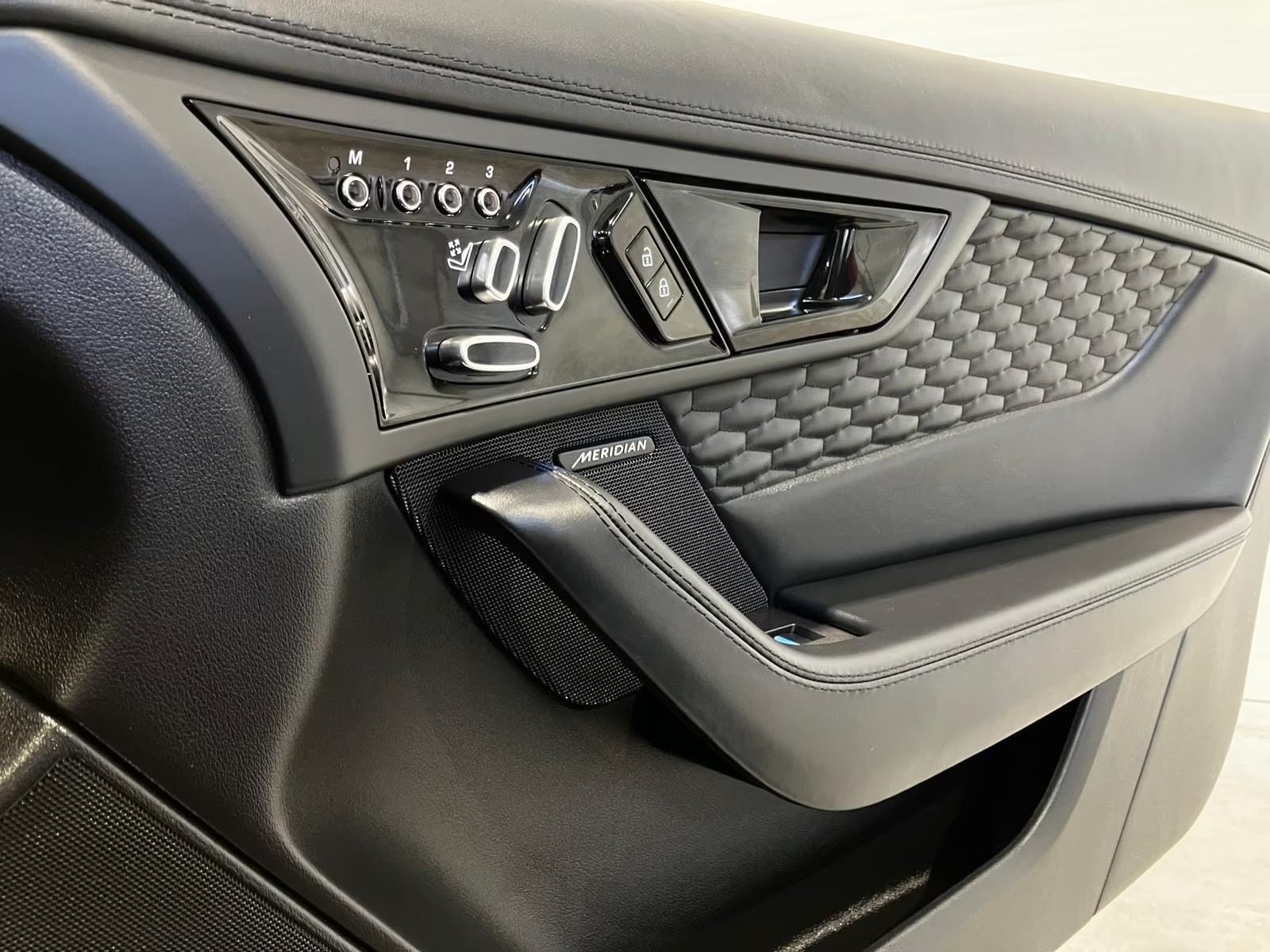 Jaguar F-Type F-TYPE P575 kabriolet R AWD